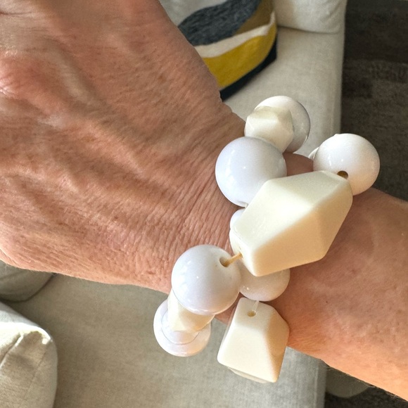 Subversive Large Lucite Beaded Stretch Bracelet - Picture 8 of 14